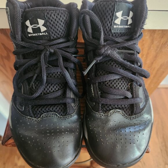Youth Under Armour Basketball Shoe - Picture 1 of 4